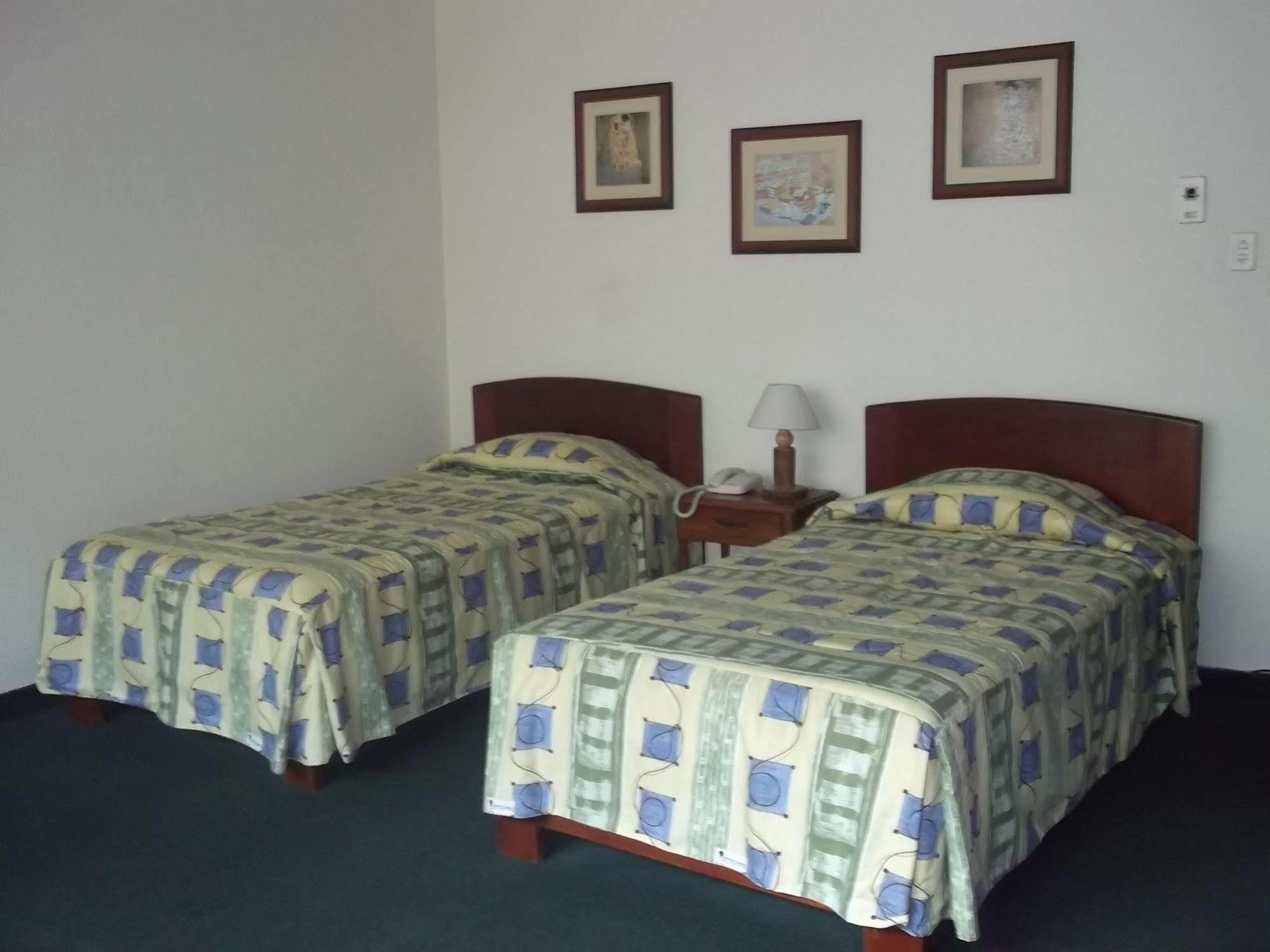 Hotel Las Mercedes Trujillo Buitenkant foto