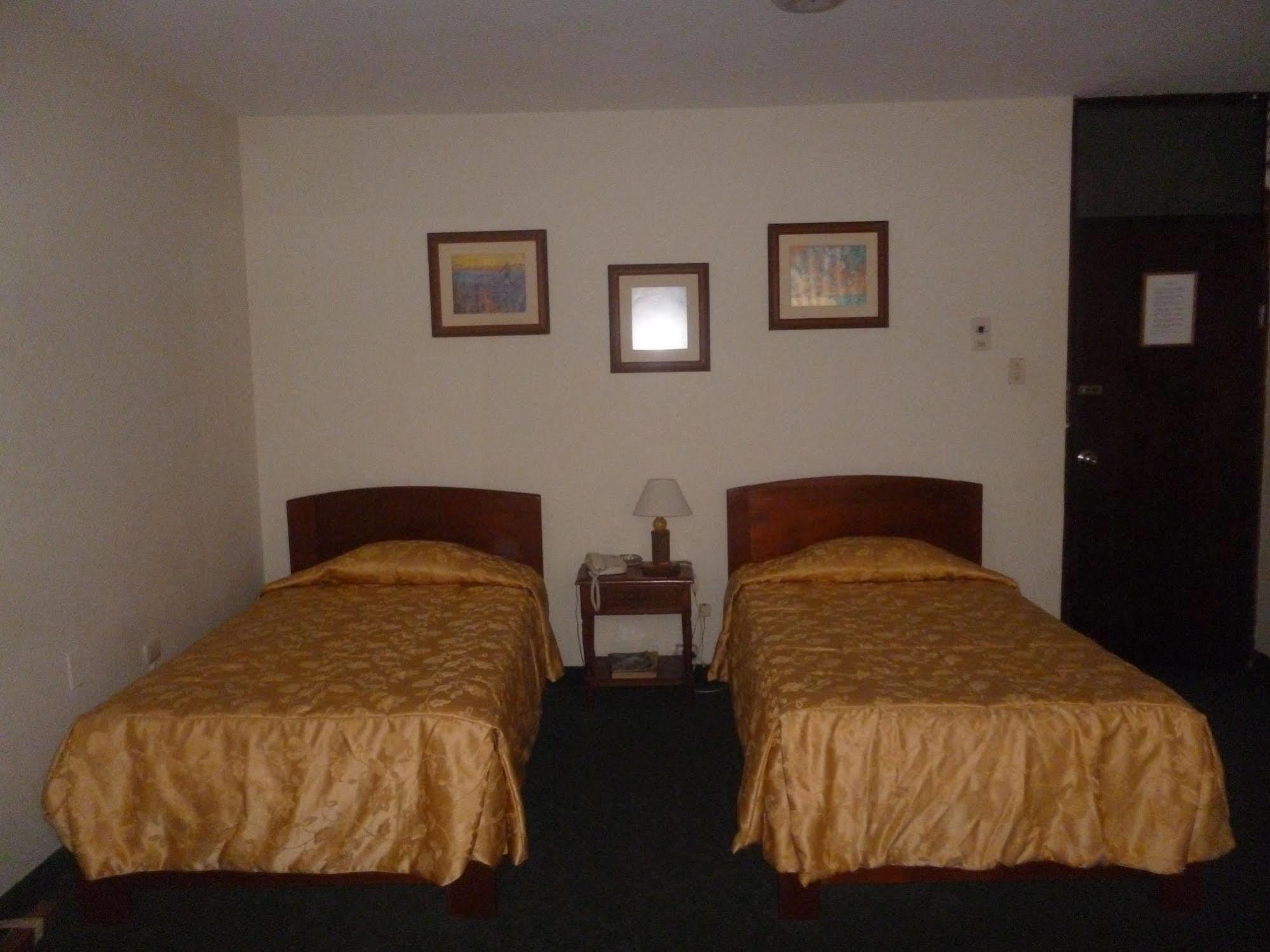 Hotel Las Mercedes Trujillo Buitenkant foto